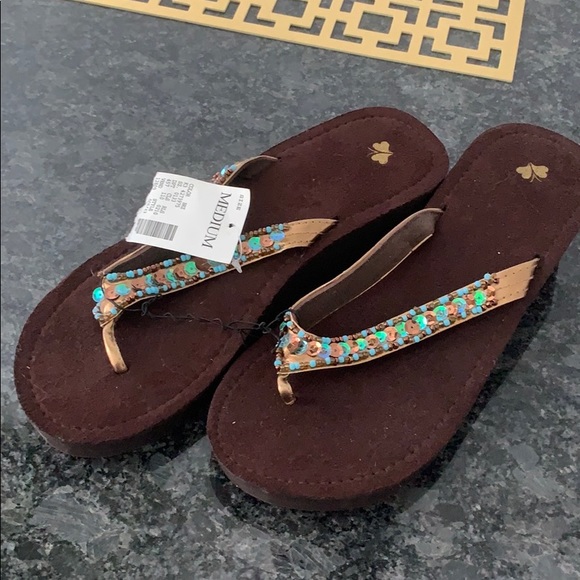Fashion Bug Shoes - NWT medium brown wedge flip flops Fashion Bug Shoes - NWT medium brown wedge flip flops
